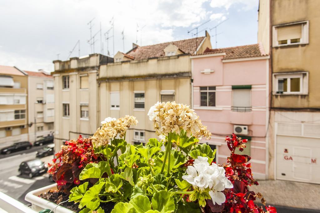 Calado Apartments Lisbona Esterno foto